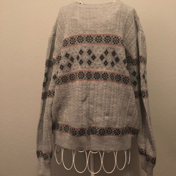 Gray patterned winter sweater - Picture 3 of 5